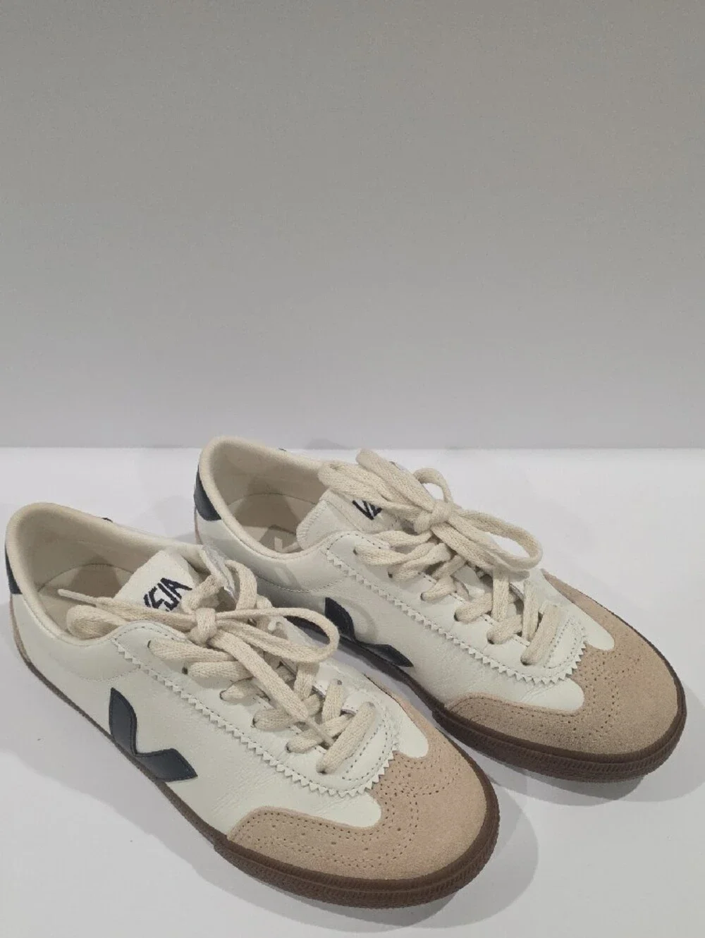 VEJA Womens VOLLEY O.T. White NAUTICO Bark Sz 38/ 7